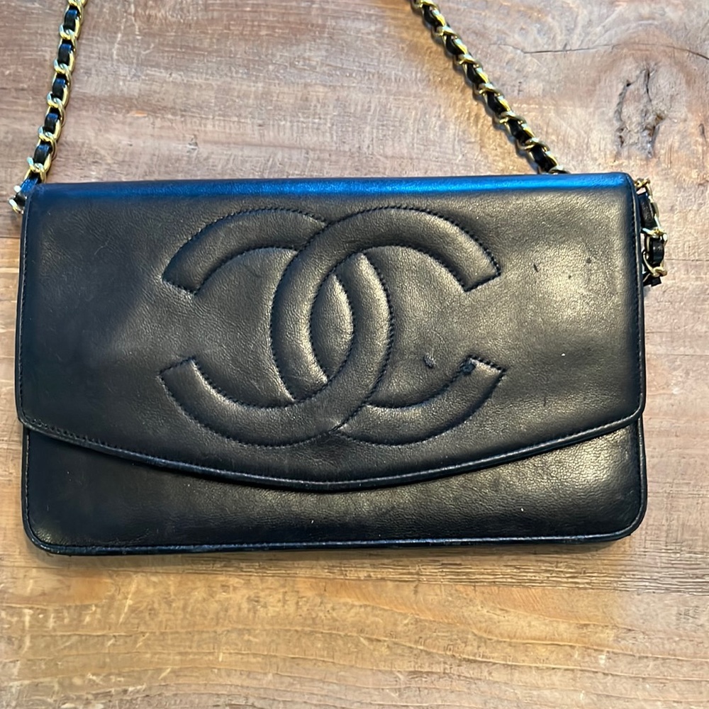 Chanel Caviar WOC vintage lambskin crossbody purse with gold chain. - Picture 4 of 14